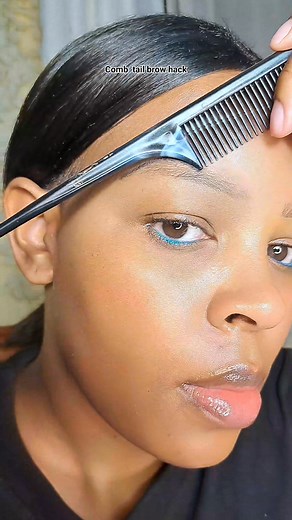 183K views · 1.9K reactions | Comb tail Eyebrow hack.... #viralpost #viralpost2025シ #viralvideoシ #fypシ゚ | Beauty by T | Facebook