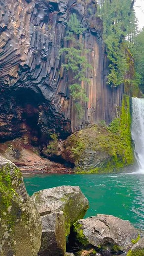 Beautiful Waterfalls Near Me - PNW Hiking Trails and Relaxing Videos