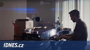 VIDEO: Ryan Gosling a Emma Stoneová tančí romanticky v La La Landu - iDNES.cz