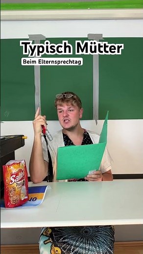 Typisch Mütter beim Elternabend. / tobii_fh