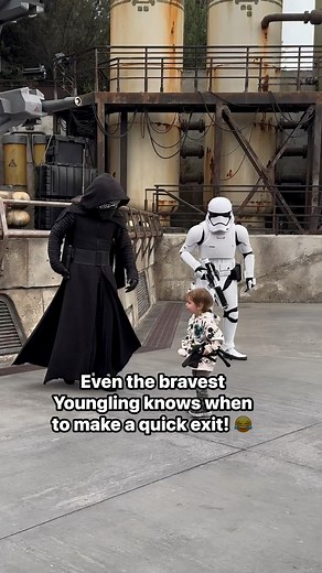 When a Youngling Meets the Dark Side! 😂 #StarWars #FirstOrder #KyloRen #Stormtrooper #Disney #Disneyland #DisneyParks #DisneyMagic Star Wars | Elijah Bergwitz