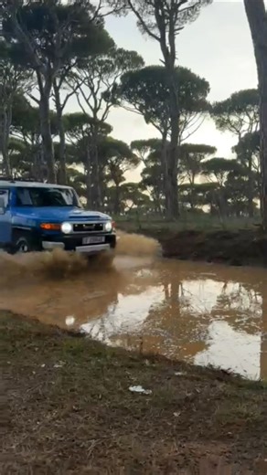 Toyota FJ Cruiser mud pit