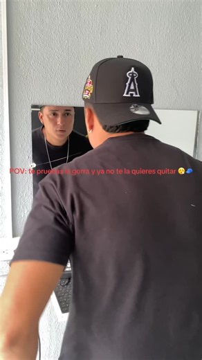 Js Store(gorras) on Instagram: "POV: te pruebas la gorra y ya no te la quieres quitar 😮‍💨🧢 #Gorras #FlowUrbano #EstiloDiario #OutfitHombre #StreetStyle Ecuador"