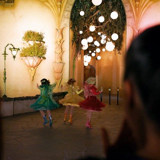 153K views · 1.4K reactions | 헚헶-헚헮 헚헮헻혁헶혀헰헵헲 헞헲헿혀혁헵헼현! Het is tijd voor een bijzonder feestje! ✨ Na deze eerste ontmoeting is iedereen klaar om met jou in het weekend van 20 december de feestdagen in te luiden in Rotterdam Ahoy tijdens de Gi-Ga Gantische Kerstshow! ❤️ Wie móet hier bij zijn?! Tickets bestel je via  https://gigagantischekerstshow.nl/bestel | Efteling | Facebook