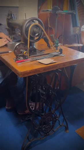 Isamu O on Instagram: "SINGER 31-15 Foot Power #singersewingmachine"