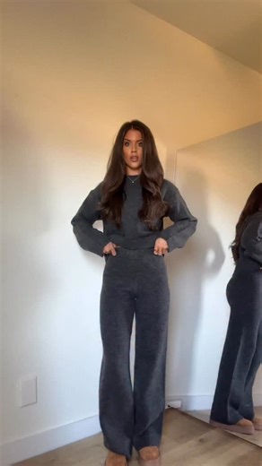 Dress code after 5pm on Thanksgiving: soft & stretchy. 🙌🏼 | Lane 201