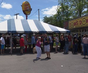 Tom’s Donuts sets Guinness World Record