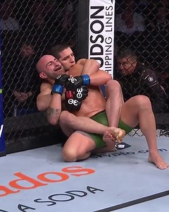 That Superfight is as close as it can get! 💥 📺📱💻 Relive the epic Makhachev - Volkanovski fight on UFC Fight Pass NOW! | UFC