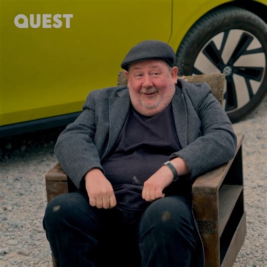 Johnny goes on a crazy antique shopping spree 👀💰 #JohnnyVegasLittleShopOfAntiques | Quest