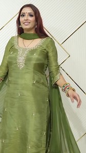 Shimar suit Design ♥️ #trendingreels #reelkarofeelkaro #boutiquesuits #trending #fashion #instagramreels #reels #trendingpost #handworksuits #cutting #shoppingspree #shoppingonline #onlineshopping | Sarab Trending Boutiquesuits