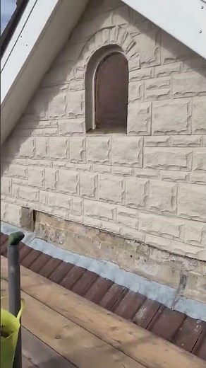REBUILDING THE GABLE END WITH THE KNOTMAN