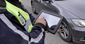 Грамотен за листовките, неграмотен зад волана - Новини от Dnes.bg