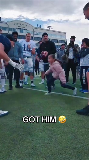 She has the emote READY 🤣 #football #kid #catch #touchdown #flossing (via _kidwilliams_/X)