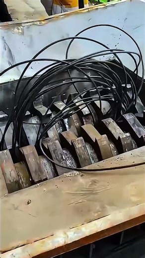 Insane Wire Shredder Power! Scrap Cables Turned Into Metal Pieces in Seconds ⚙️🔥