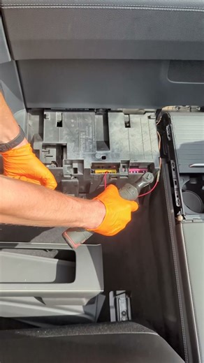 Mercedes hides its batteries 🫠 #mechanic #repair #mercedes #car #battery #diy #sl500 #v8