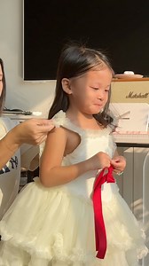 Đang chờ source biểu diễn trong máy các chú quay phim ạ nên cả nhà xem đỡ đoạn chuẩn bị zậy 🤪🤪 #growwithminhee #MinHee #embénóitiếngAnh | Em bé nói tiếng Anh MinHee