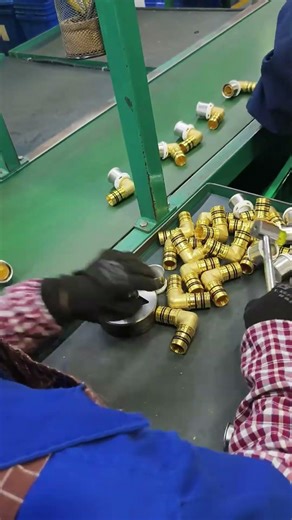 Ensamblaje de metal de precisión: Proceso en línea automatizada