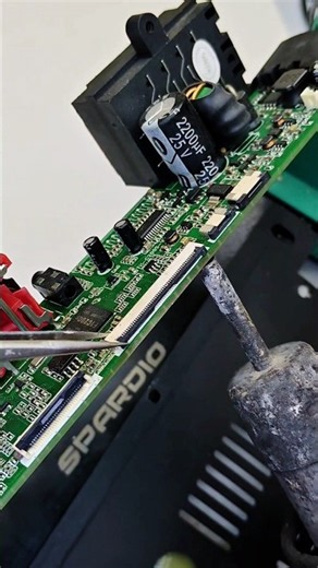 Trick for removing plastic sockets without melting them! #ElectronicsRepair #TechTips #Soldering