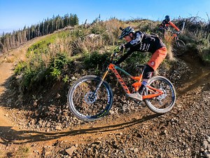 Scotty Laughland and Brendan Fairclough slay BikePark Wales' best trails in the latest #GoProTrackDown. Watch the FULL VIDEO: http://bit.ly/2MdeyMr #NOSHORTCUTS #SCOTTbikes #SCOTTransom 📹: GoPro Supported by: Pinkbike | SCOTT Sports