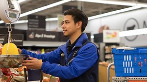 Walmart steps up Amazon battle with nationwide grocery delivery