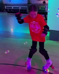 16 reactions | MONDAY MOVES Someone fallen in front of you? Emergency stop!! 1) Skate forwards 2) Transition (we have a video on how to transition from a few weeks ago ) 3) Bend your knees and put your toe stops down | RollerStop | Facebook