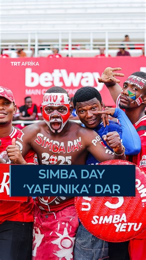 Klabu ya Simba Sports Club ya Tanzania iliadhimisha tamasha lake la ‘Simba Day’ siku ya Septemba 10, 2025, baada ya kupokea simu kutoka kwa Rais wa nchi hiyo, Samia Suluhu Hassan. Katika ujumbe wake, Rais Samia alikoshwa na maandalizi ya tamasha hilo, huku akiwapongeza viongozi, wanachama na wapenzi wa Simba kwa mafanikio yao makubwa msimu uliopita. | TRT Afrika Swahili