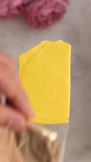 Polymer Clay Hammered gold using foil 💛 This effect is achieved using the hammered metal texture roller 😉 #polymerclaytutorial #polymerclaycreations #gotoclaytools #polymerclayjewellery #polymerclayearrings | Goto Clay Tools