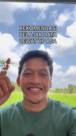 Belajar Data melalui Aplikasi Sololearn di HP