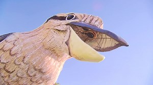 Giant kookaburra sculpture brings joy to Australian town