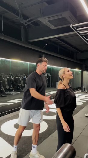 Chin Up for Beginners: Techniques & Tips