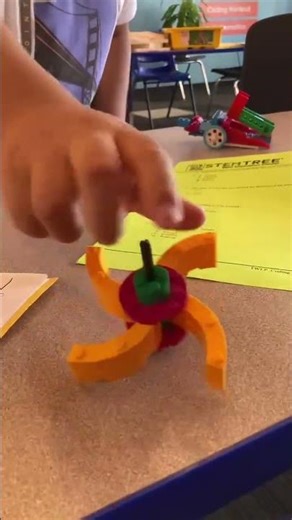🚀 "Spinning Fun: Kindergartner Creates LEGO Beyblade"