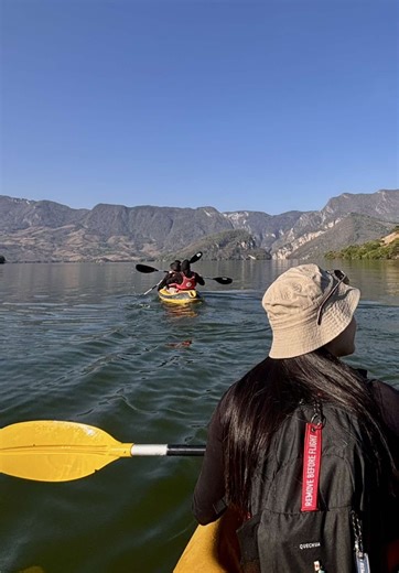 Kayak en el Cañón del Sumidero = experiencia obligatoria si vienes a Chiapas 🚣🏻‍♀️⛰️💚 #kayakcañondelsumidero#ecoaventura#kayakchiapas#chiapas#valeriaiturbide @ecoaventuracommunitychis