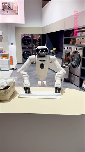 Would you let this cute robot do your chores?🧺 LG Electronics introduced its latest home robot, the CLOiD, during this week’s CES 2026 event in Las Vegas. This marks the company’s boldest move into domestic robotics to date. The robot’s dexterity and range of motion aim to replicate the versatility of human hands and arms, making it capable of handling various shape objects and repetitive tasks around the home. #ces #ces2026 #lg #humanoid | Cheddar Gadgets
