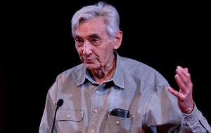 Hear 21 Hours of Lectures & Talks by Howard Zinn, Author of the Bestselling A People’s History of the United States
