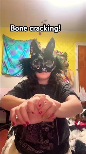 Bone cracking;)#makethisgoviral#makemefamous#goviral#viral#viralvideo#fypシ゚viral#notatherian