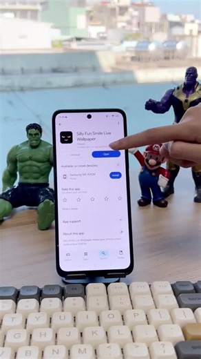 Silly Fun Smile Live Wallpaper Download