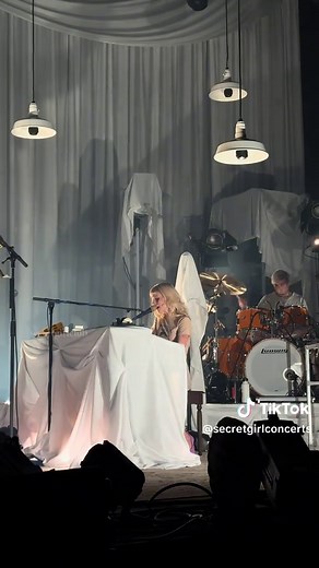 @sgc 🌟 true believer performed live by hayley williams in philly april 6th, 2026. *all credit and rights are reserved to hayley williams and her team I do not own this music. #hayleywilliams #paramore #concert #egodeath #philly