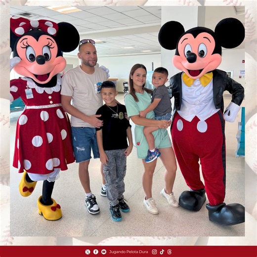 ¡Así despidieron a Adriancito, la semana pasada para su viaje a Disney!🤩 Gracias a las familias de LunnalandiaPR y Advantage Travel & Tours por hacer esta experiencia única para nuestra familia extendida.🫂 | Jugando Pelota Dura