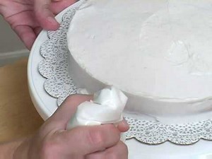 Cooking Tips : How to Make Piping Cake Borders