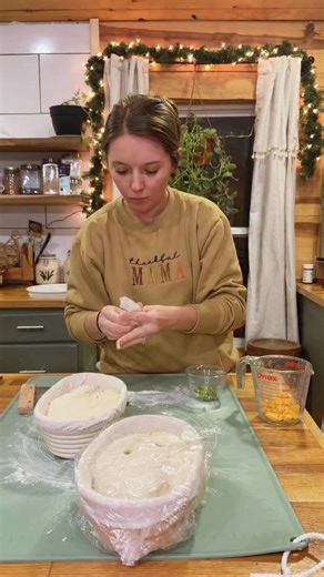 ☀️✌🏼Maranda-TVH✌🏼☀️ on Instagram: "Wrapping up these loaves, baking & slicing! Who says you can’t have good loaves with 1 stretch and fold and NO SCALE?! 😏 #sourdough #simplerecipe #easyrecipe #bake #recipe #sourdoughbread"