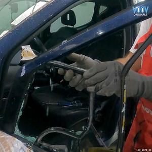 How to Replace a Broken Side Window | Voov Auto Repair