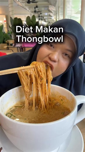 Nor Atierah Zulfatie binti Zulkiffli on Instagram: "Ish ingatkan salah order !!Bapak la bsar betul teacup noodle thong bowl ni !!mmg puashati kalau bwak family makan dkat sini.Kalau nak menu baru ni ,korang sign up sbagai member @thongbowl tau !! Banyak benefit and diskaun juga klau jadi member ❤️"