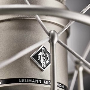 5.7K views · 147 reactions | Have you ever wondered why Neumann microphones are avaiable with different logo colors? It tells you more about the type: Black: Tube Microphone Blue: Digital Microphone Red: Transistor Microphone without transformer Purple: Transistor Microphone with transformer Green: Dynamic Microphone Discover all our microphones on bit.ly/2n71T01 | Neumann | Facebook