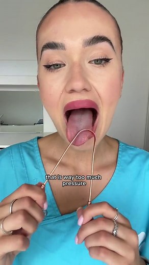 How to use a tongue scraper step by step! #tongue #tonguescraper #oralhealth #oralhygiene #oralcare #badbreath #stinkybreath #dental #fy #fyp #teeth #dentist #dentalhygienist #dentaltips #foryou #dentalroutine #CapCut