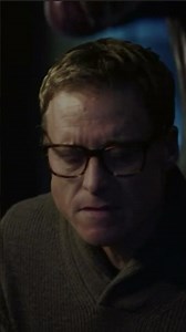 Resident Alien - S1E1 - Alien harry killing Human harry.!