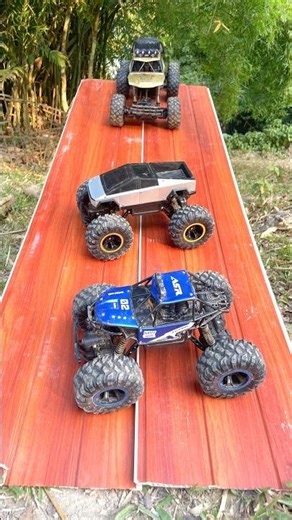 Small vs Big RC Cars on Slippery Track 😈 Shocking Result😱