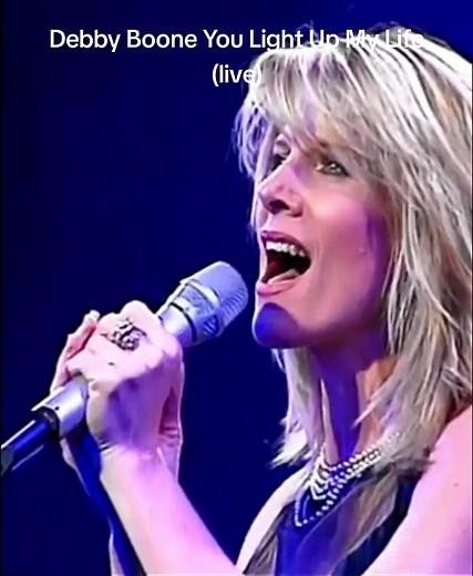 Debby Boone's Live Performance of 'You Light Up My Life'