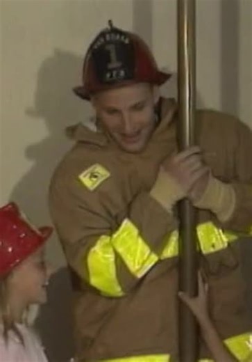 Hard Hat Harry S01:E01 - Fire Truck Adventures