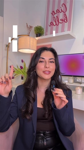 5 cose che mi hanno aiutato a far avanzare più velocemente la mia carriera, e che dovresti fare assolutamente se sei all’inizio - da qualcuno che è nel mondo del lavoro da oltre sette anni ✨ Iniziamo l’anno con cinque consigli chiave che avrei voluto sapere appena laureata. Se stai iniziando a lavorare adesso o se stai lavorando da un po’, ma vuoi fare avanzare più velocemente la tua carriera non puoi perderti questo video 💻 #lavoro #carriera #consigli