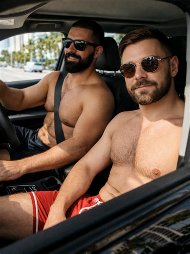 Mário e Gabriel vão a praia #romancegay #casalgay #inteligenciaartificial #fyp #historiadeamor